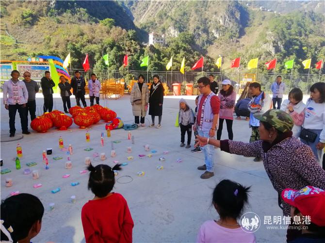 搬遷群眾過大年。供圖