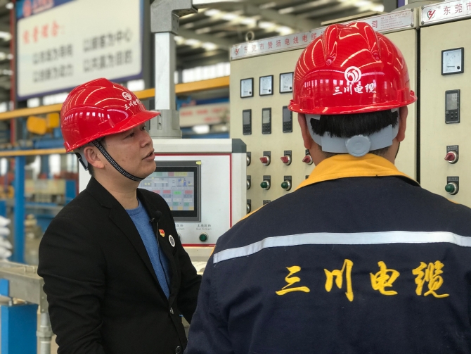 郭松川(左) 郭松川(左)