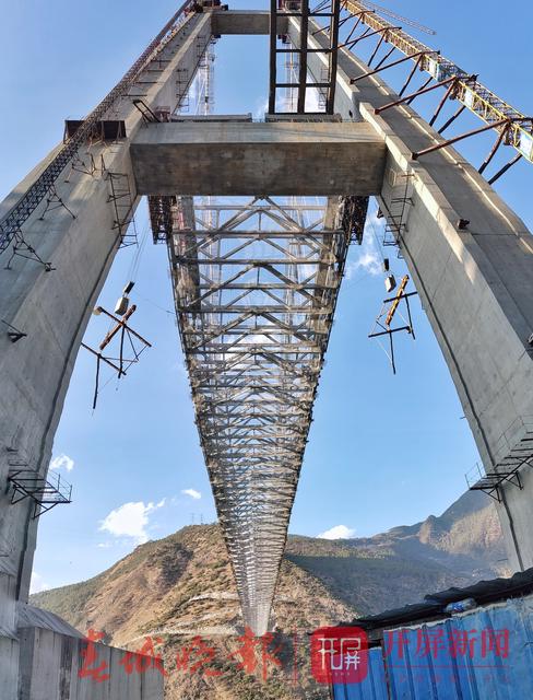 香麗高速虎跳峽金沙江特大橋
