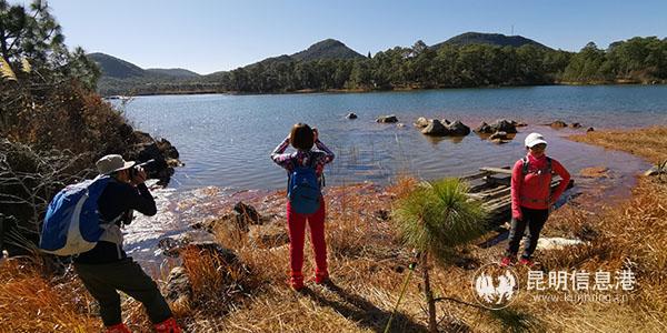 圖三 石林長湖邊的宜人景色。供圖