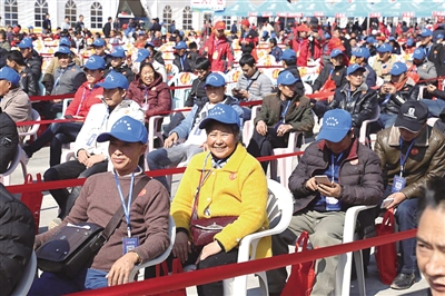 搬出窮窩窩 點(diǎn)亮家園夢(mèng) 搬出窮窩窩 點(diǎn)亮家園夢(mèng)