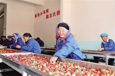 搬出窮窩窩 點(diǎn)亮家園夢(mèng) 搬出窮窩窩 點(diǎn)亮家園夢(mèng)