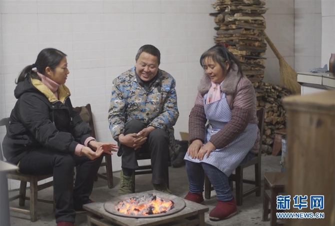 （新華全媒頭條·圖文互動(dòng)）（7）在最艱苦的地方，有最溫暖的你——安徽省“第一書(shū)記”的新春堅(jiān)守