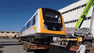 昆明地鐵4號(hào)線新車2.gif