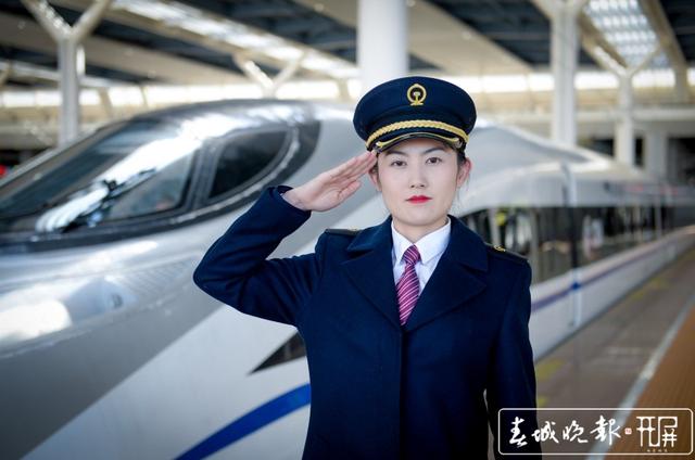 女高鐵司機(jī)