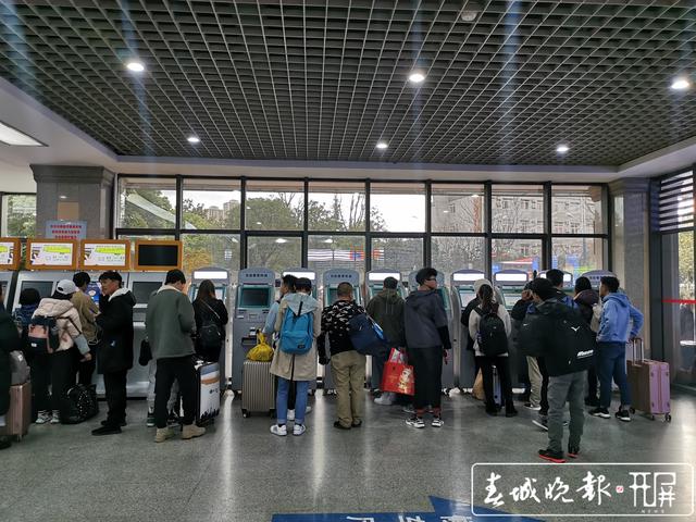 春運(yùn)首日 北部客運(yùn)站圖片 (2).jpg