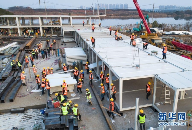 （新華全媒頭條·圖文互動(dòng)）（6）黨旗，高高飄揚(yáng)在防控疫情斗爭第一線——各級(jí)黨組織和廣大黨員干部投身疫情防控阻擊戰(zhàn)紀(jì)實(shí)