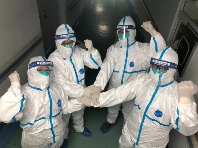 協(xié)和醫(yī)院重癥醫(yī)學(xué)科尚游教授團(tuán)隊(duì)支援金銀潭醫(yī)院 武漢協(xié)和醫(yī)院微信公眾號(hào) 圖