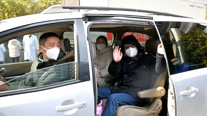 出院的醫(yī)護(hù)人員回家