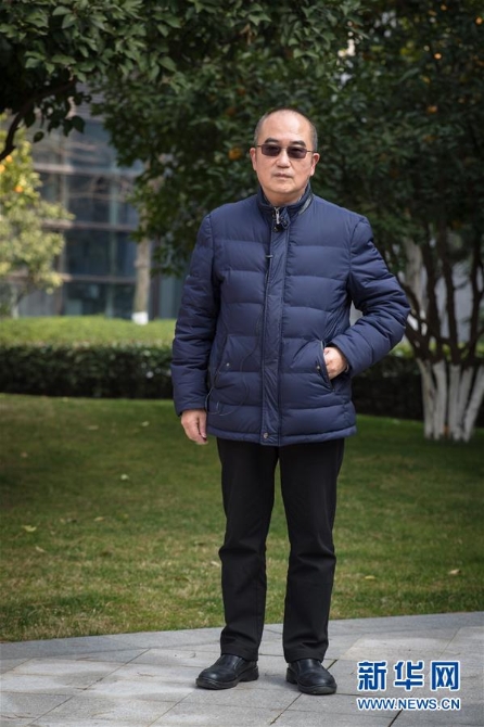 (新華全媒頭條·聚焦疫情防控·圖文互動(dòng))(5)拼漸凍生命 與疫魔競(jìng)速——記疫情“風(fēng)暴眼”中武漢金銀潭醫(yī)院院長(zhǎng)張定宇