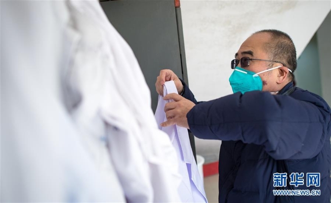 (新華全媒頭條·聚焦疫情防控·圖文互動(dòng))(9)拼漸凍生命 與疫魔競(jìng)速——記疫情“風(fēng)暴眼”中武漢金銀潭醫(yī)院院長(zhǎng)張定宇