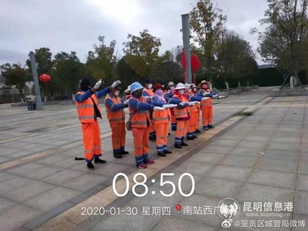 12.呈貢區(qū)1157名環(huán)衛(wèi)工人堅守工作一線。