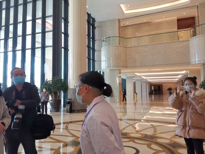 云南省腫瘤醫(yī)院醫(yī)護(hù)董雯剃發(fā)出征 云南省腫瘤醫(yī)院醫(yī)護(hù)董雯剃發(fā)出征