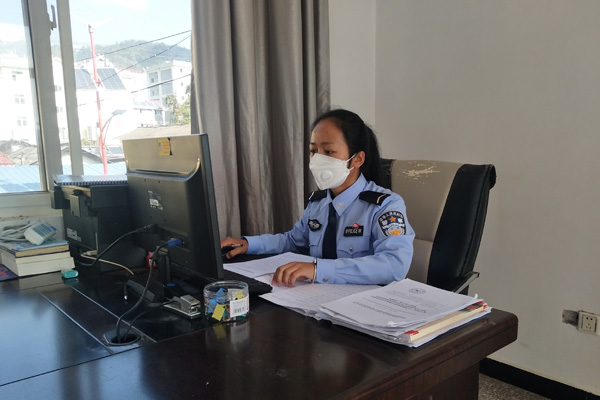 村官與警花 (2) 村官與警花 (2)