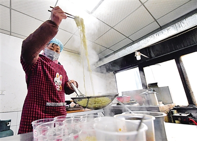 八方支援 撐起春天的希望 八方支援 撐起春天的希望