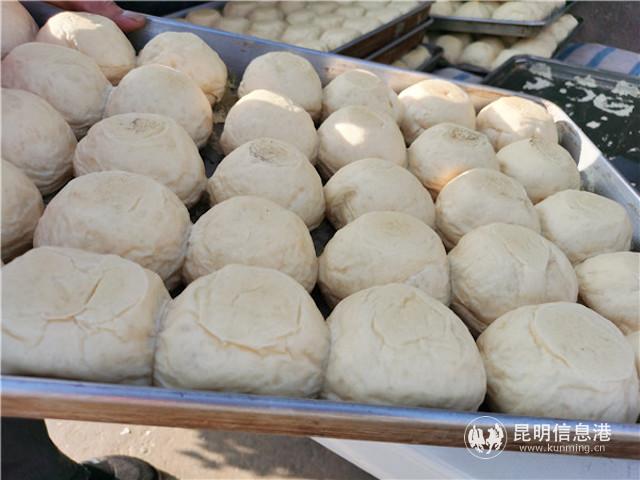 志愿者向糕點店預(yù)訂的面包 志愿者向糕點店預(yù)訂的面包