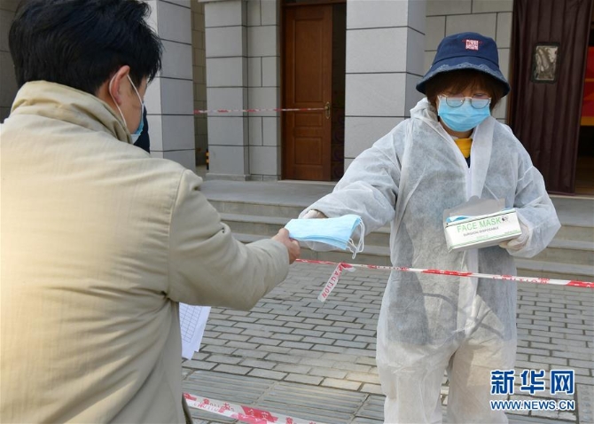 (聚焦疫情防控·圖文互動(dòng))(1)應(yīng)收盡收 不漏一人——武漢發(fā)起新冠肺炎疫情防控應(yīng)收盡收的總攻