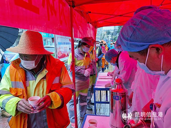 送去提高免疫力的湯藥。