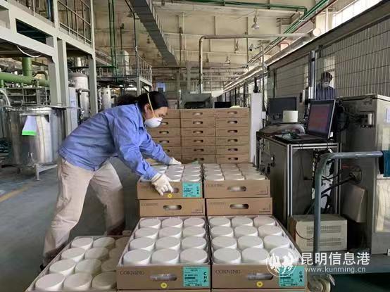 工作人員全程佩戴口罩復(fù)工，供圖。通訊員李昊澄 陶紅艷1