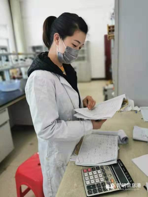 工作人員全程佩戴口罩復(fù)工，供圖。通訊員李昊澄 陶紅艷3