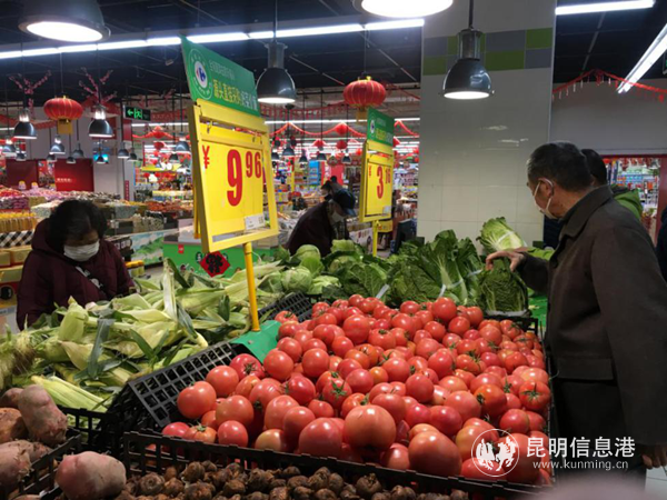 超市蔬菜區(qū)貨品充足