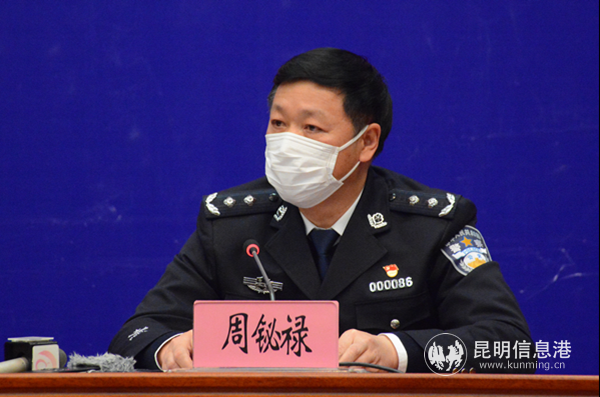 云南省公安廳交警總隊(duì)政委周鉍祿發(fā)布新聞。趙嘉攝