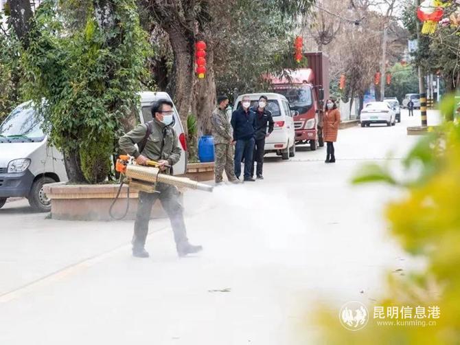 對轄區(qū)主干道進(jìn)行消殺工作2
