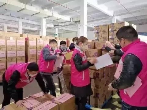 婦聯(lián)組織支援抗疫一線女性醫(yī)務(wù)人員女性衛(wèi)生用品