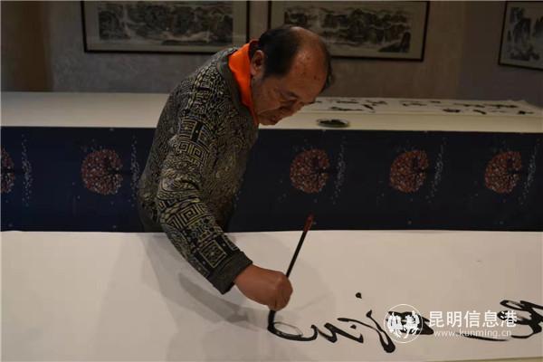 王弘毅在創(chuàng)作