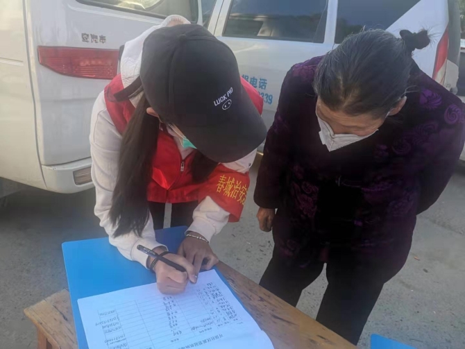 薪火相傳，父女同戰(zhàn)“疫” (7)