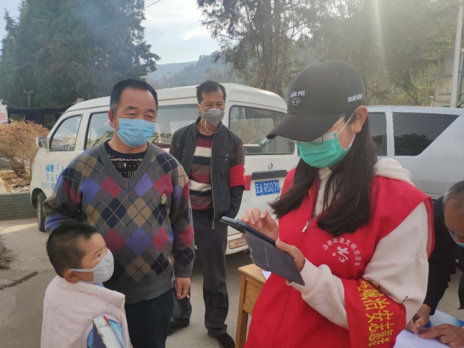 薪火相傳，父女同戰(zhàn)“疫” (10)