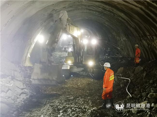 中老鐵路立新隧道貫通。供圖 通訊員王一翔 王鵬 張偉明 崔靜靜
