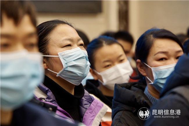 圖三：醫(yī)療隊(duì)員們 記者蘇雯芊攝