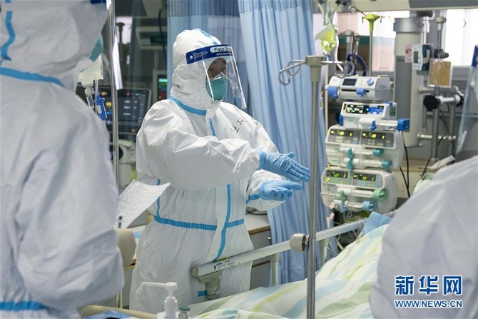 (新華全媒頭條·圖文互動(dòng))(13)滄海橫流顯本色 戰(zhàn)“疫”一線黨旗紅——全國各領(lǐng)域基層黨組織和廣大黨員奮力打好疫情防控阻擊戰(zhàn)(1)