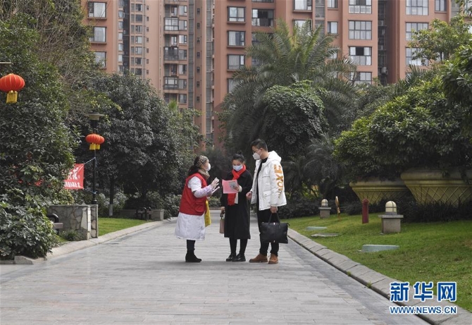 (新華全媒頭條·圖文互動(dòng))(14)滄海橫流顯本色 戰(zhàn)“疫”一線黨旗紅——全國各領(lǐng)域基層黨組織和廣大黨員奮力打好疫情防控阻擊戰(zhàn)(1)