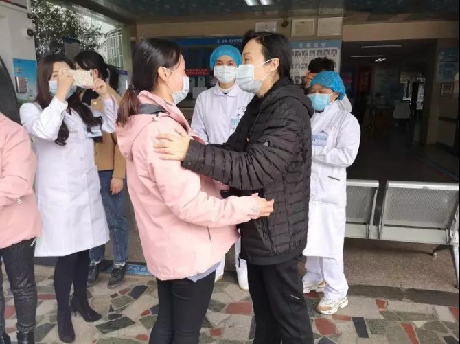 出征前的擁抱與告別