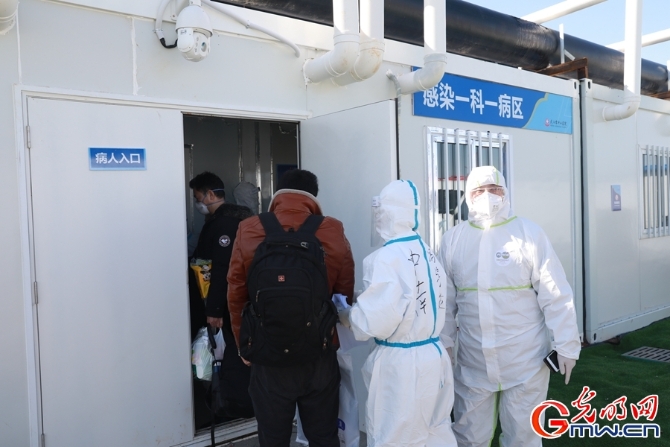 雷神山醫(yī)院ICU病房投入使用 當(dāng)天收治患者近600人