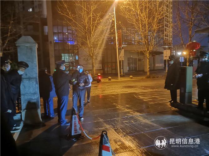 圖三 各單位出入口均設(shè)置體溫檢測站。供圖