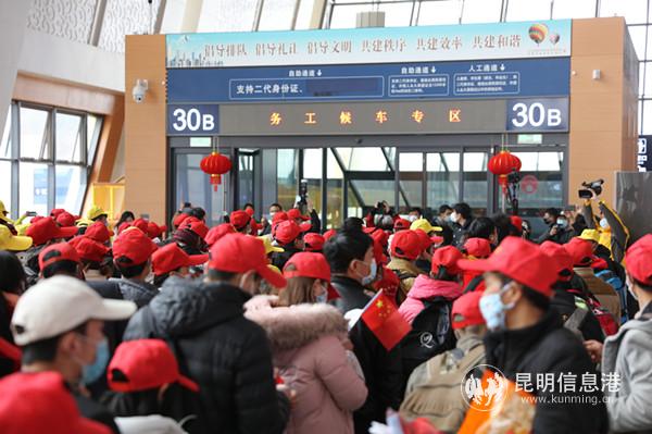 昆明南站開辟務(wù)工人員候車專區(qū)。黃再云 攝