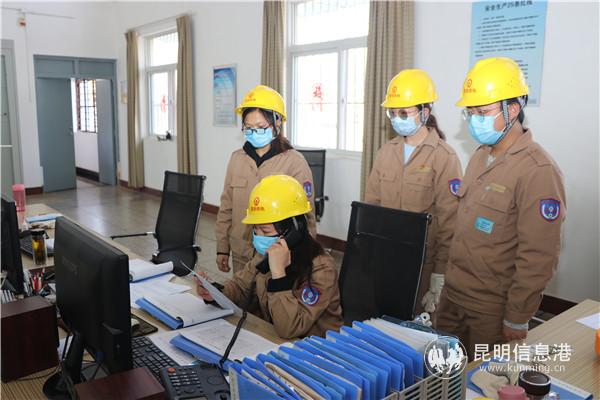 作業(yè)結(jié)束后，再次確認(rèn)設(shè)備運(yùn)行狀態(tài)。供圖