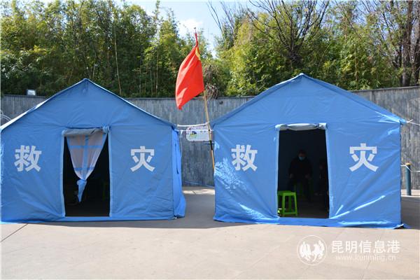 應(yīng)急保障組在樓外24小時駐點。