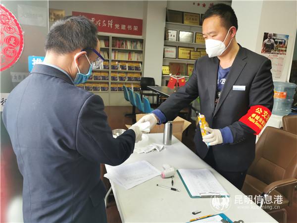 為司機(jī)配發(fā)口罩