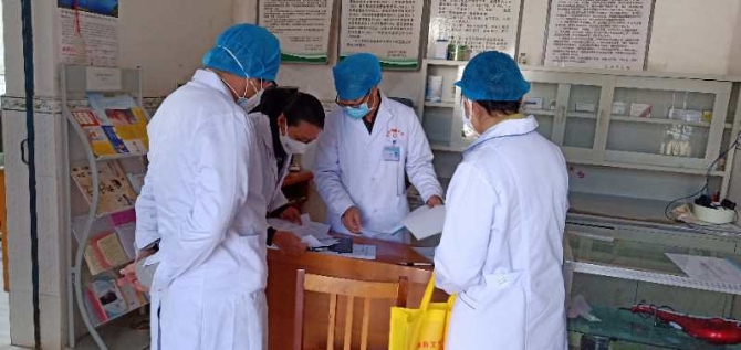 白衣“守護(hù)神” (4) 白衣“守護(hù)神” (4)