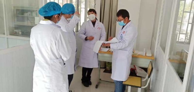 白衣“守護(hù)神” (6) 白衣“守護(hù)神” (6)