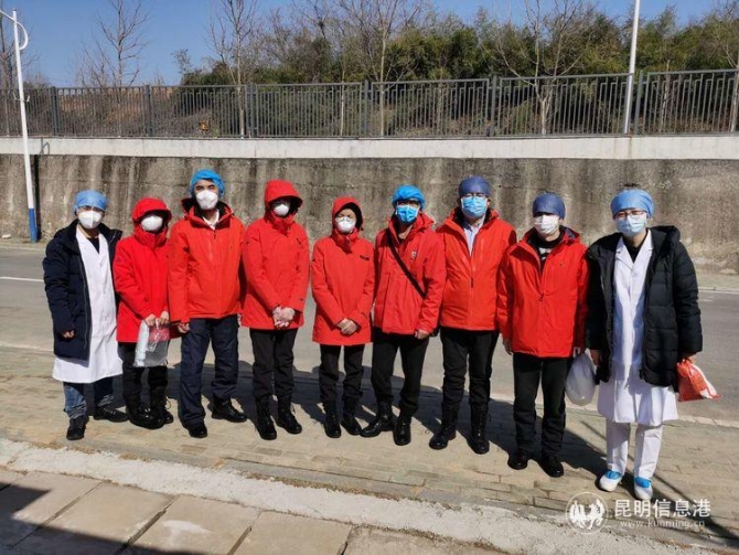 中國紅十會云南重癥轉(zhuǎn)運隊在武漢