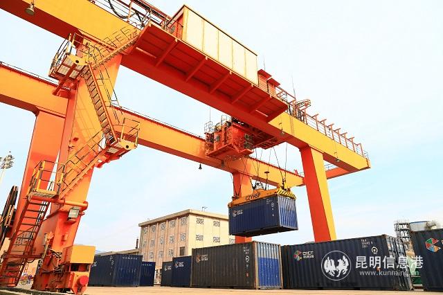 鐵路搶運2500噸化肥馳援湖北春耕。通訊員周濤 何思遠(yuǎn) 供圖5