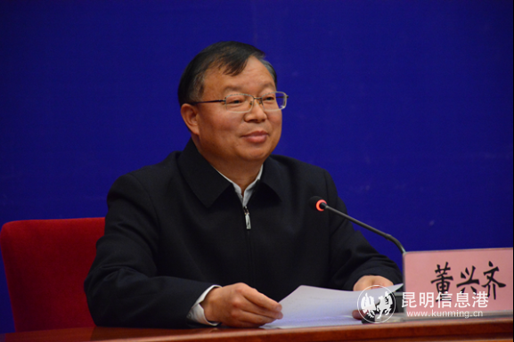 董興齊答記者問。趙嘉攝