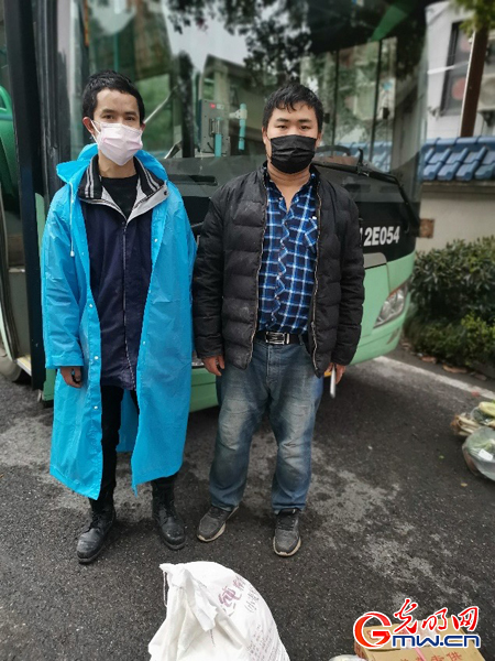 武漢商務(wù)局?jǐn)y手公交集團(tuán)為電商企業(yè)解決配送難題 穩(wěn)住市民的“菜籃子”