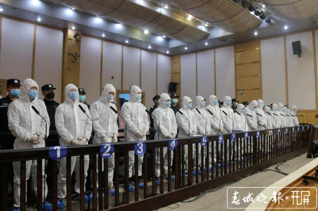 吳新明等32名被告人涉黑案件昨天開(kāi)庭