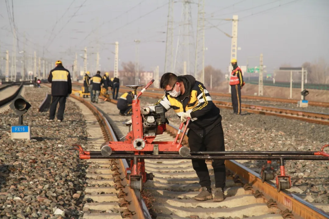 鋼軌見證擔(dān)當(dāng)丨戰(zhàn)“疫”中的鐵路人